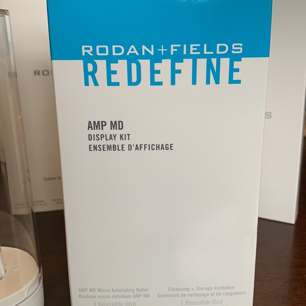 BNIB Rodan + Fields AMP MD Micro-Exfoliating Roller Display Kit 💙 - Picture 10 of 14